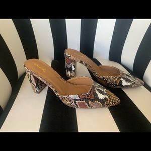 Quipid strapless wedges. Women’s size 8. Snake skin pattern.